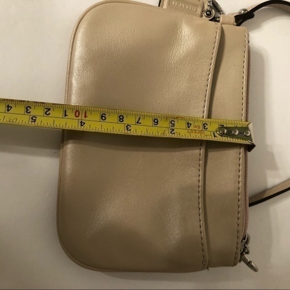 👛 COACH 👛 pearl leather wristlet